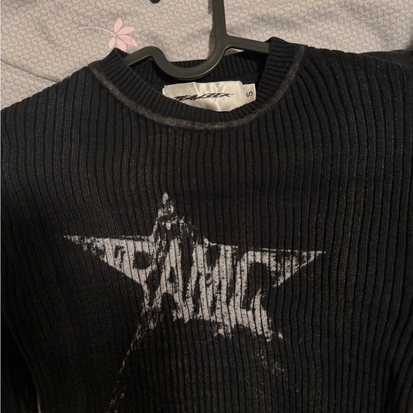 Black Star Sweater - Picture 2 of 4